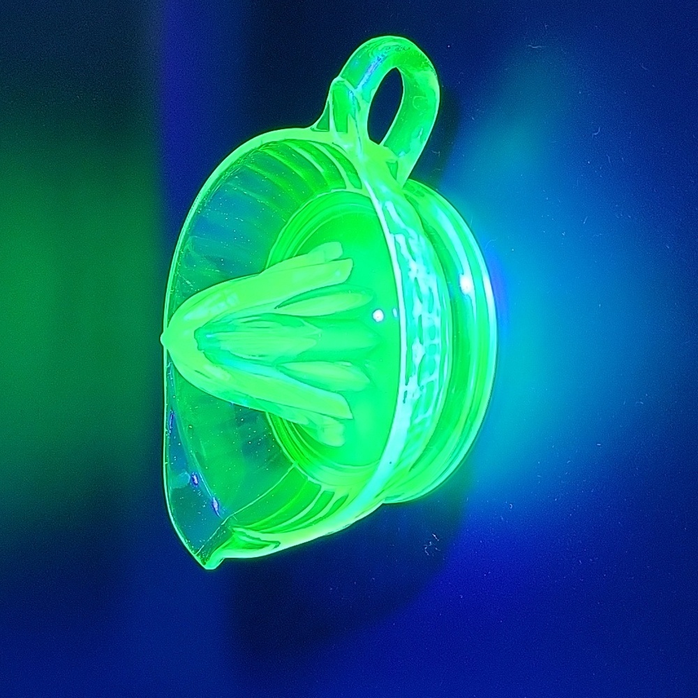 URANIUM GLASS 👽 JUICER